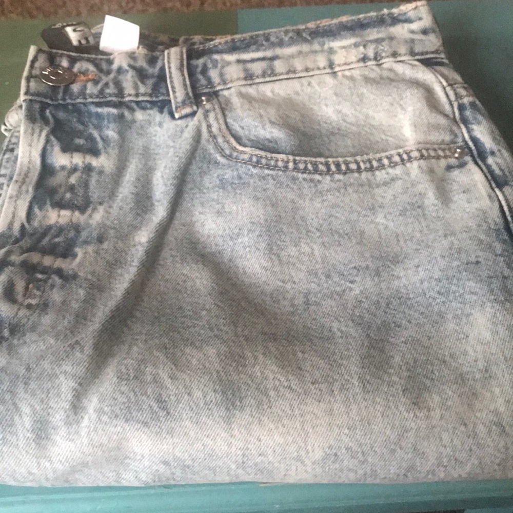 H&M’s boyfriend low waist women’s jeans